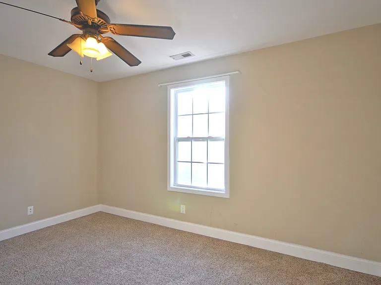 446 Cyprus Ct — Photo 32