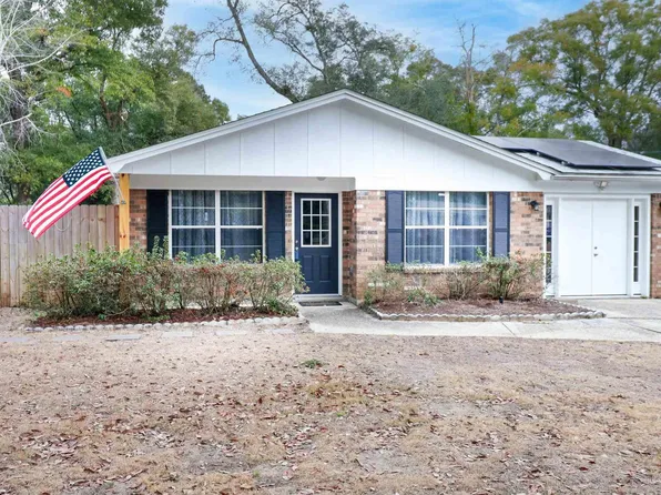 4770 Skyline Dr, Pensacola, FL 32503