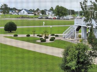 350 Country Club Ln, Newport, NC 28570