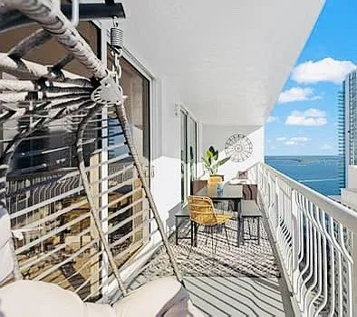 1200 Brickell Bay Dr — Photo 4