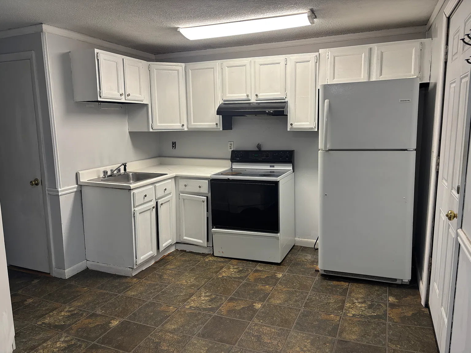 35 Wood Avenue — Photo 3