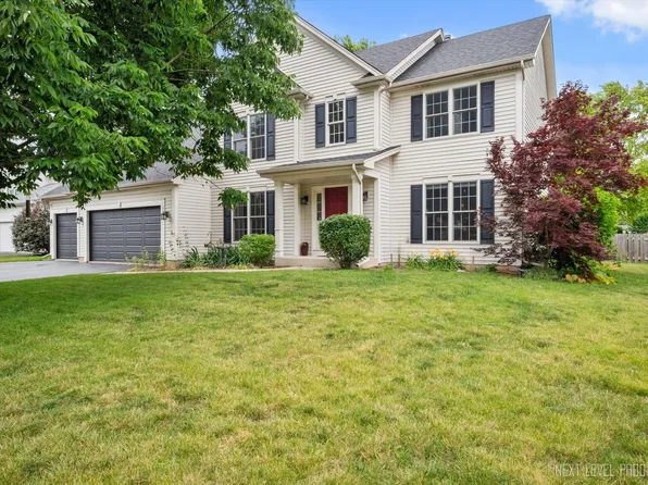 529 Hammer Ln, North Aurora, IL 60542