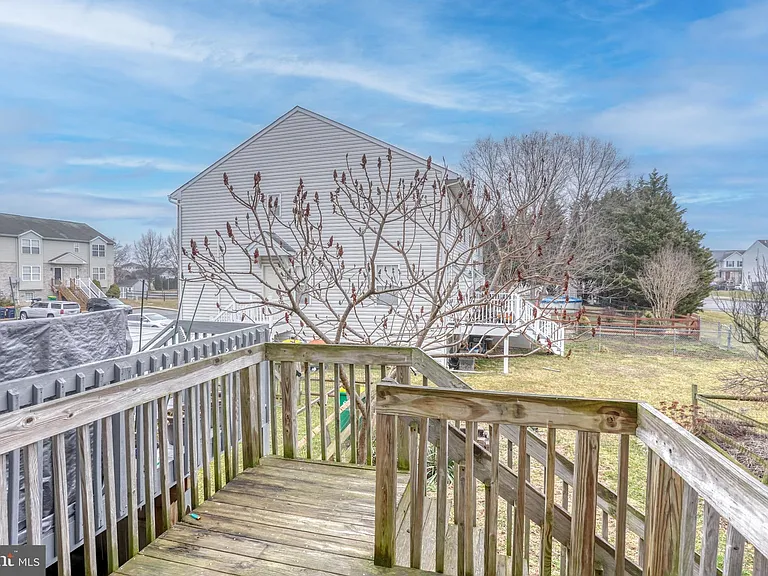 407 Champs Ln — Photo 31