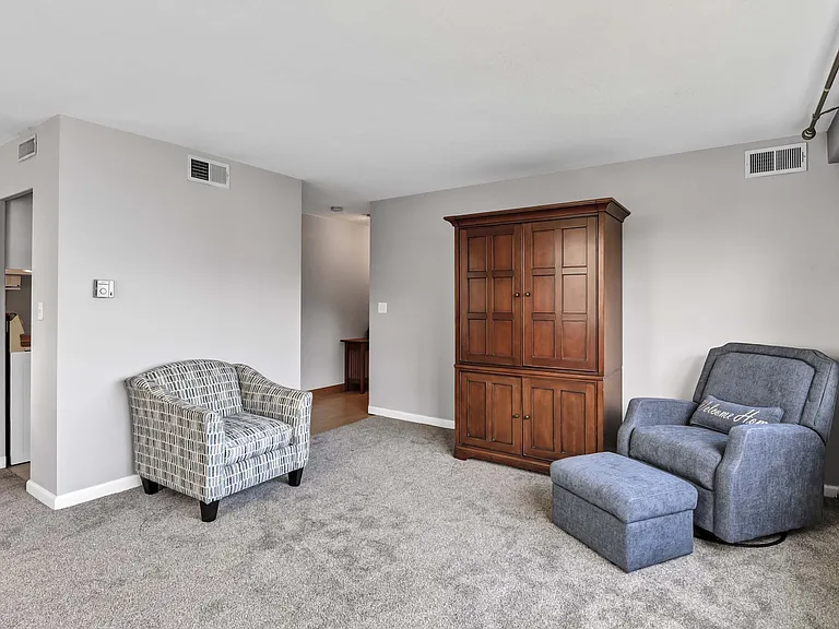 11850 Edgewater Dr #820 — Photo 9