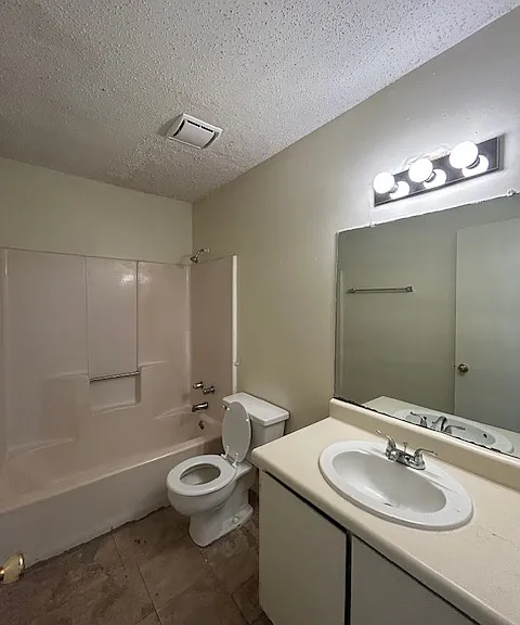1506 Delplaza Dr #B — Photo 1