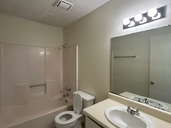 1506 Delplaza Dr #B, Baton Rouge, LA 70815