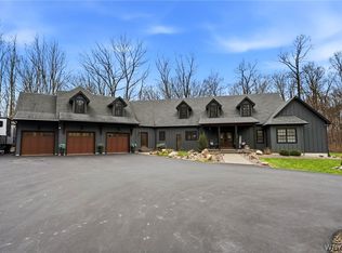 1049 Willardshire Rd, Orchard Park, NY 14127