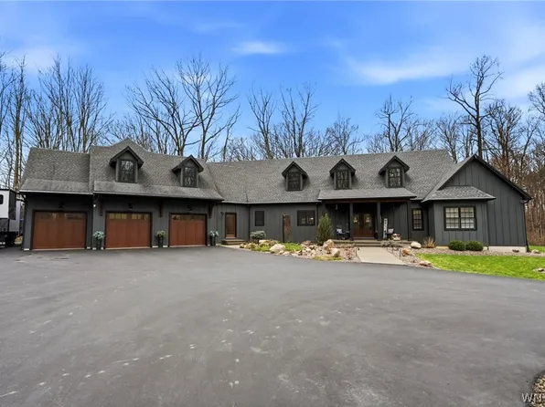 1049 Willardshire Rd, Orchard Park, NY 14127