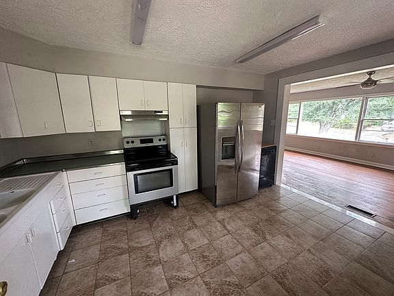 3rd image of 900 7th Ave