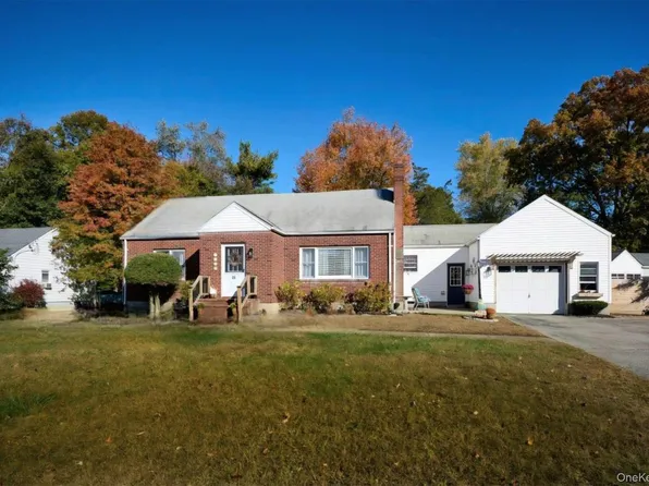 39 Alda Drive, Poughkeepsie, NY 12603