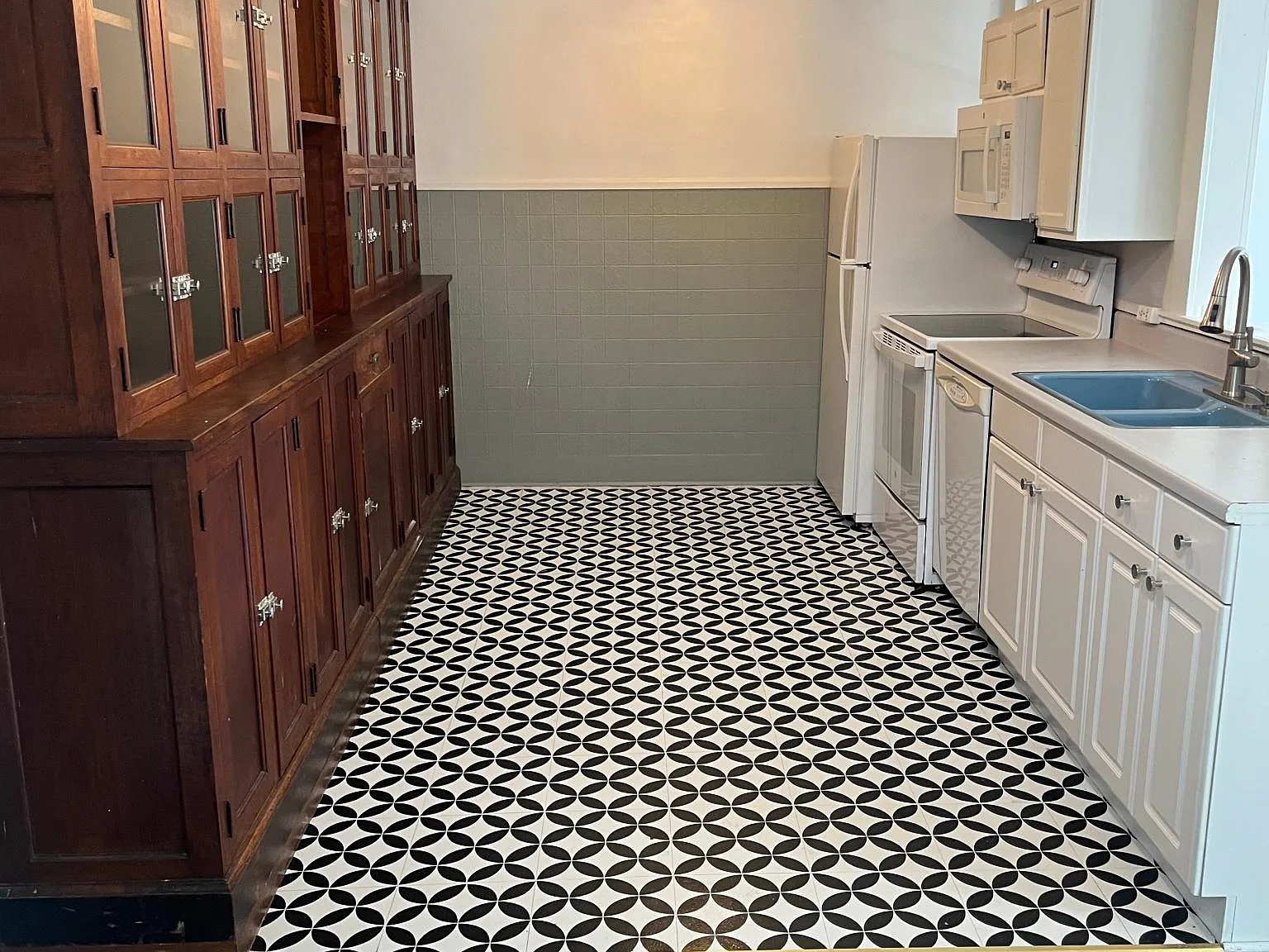 2 bed, 1000 sqft, $2,100 — Photo 1
