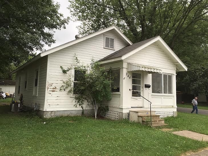 2nd image of 944 Emmons St