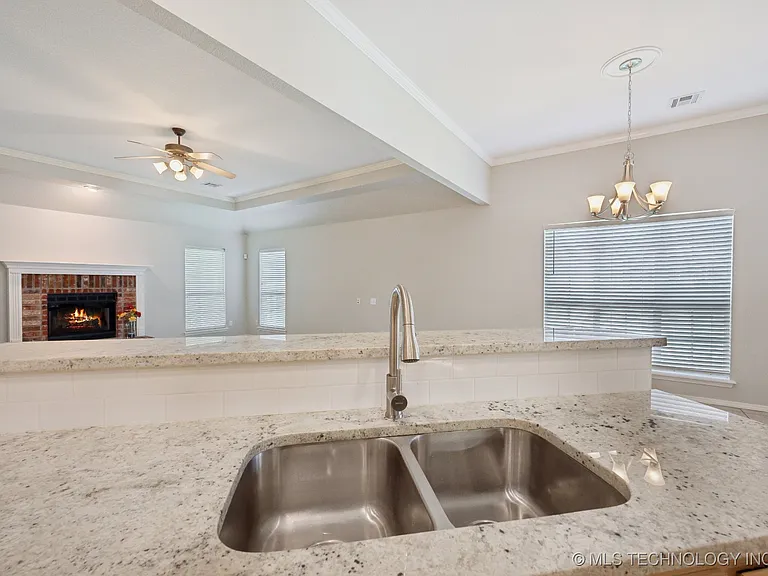 1504 S Desert Palm Ave — Photo 9