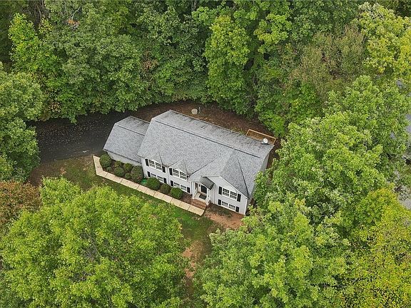 4th image of 996 Lake Heritage Dr
