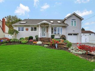 2982 Brentwood Ct, Wantagh, NY 11793