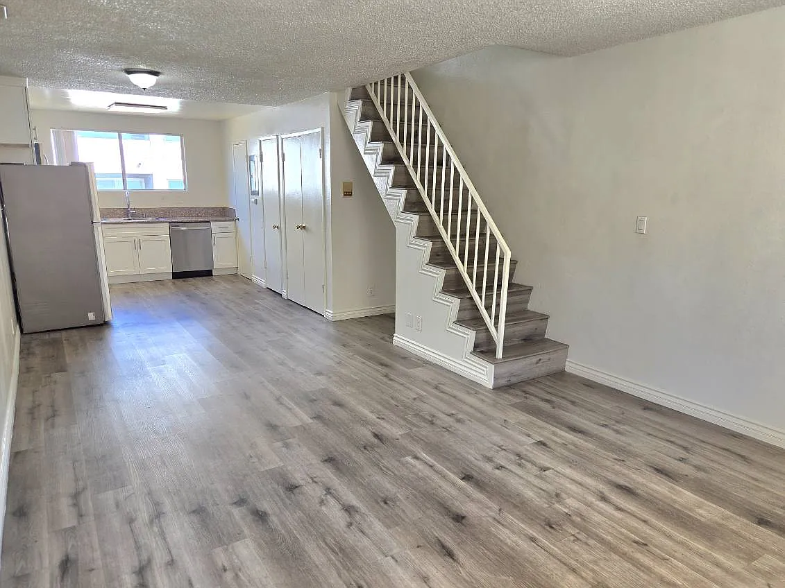 2 bed, 1.5 bath, 950 sqft, $2,400 — Photo 3