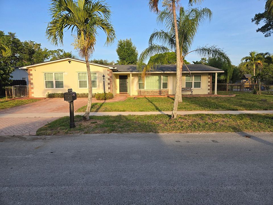 1st image of 1821 NW 113th Avenue