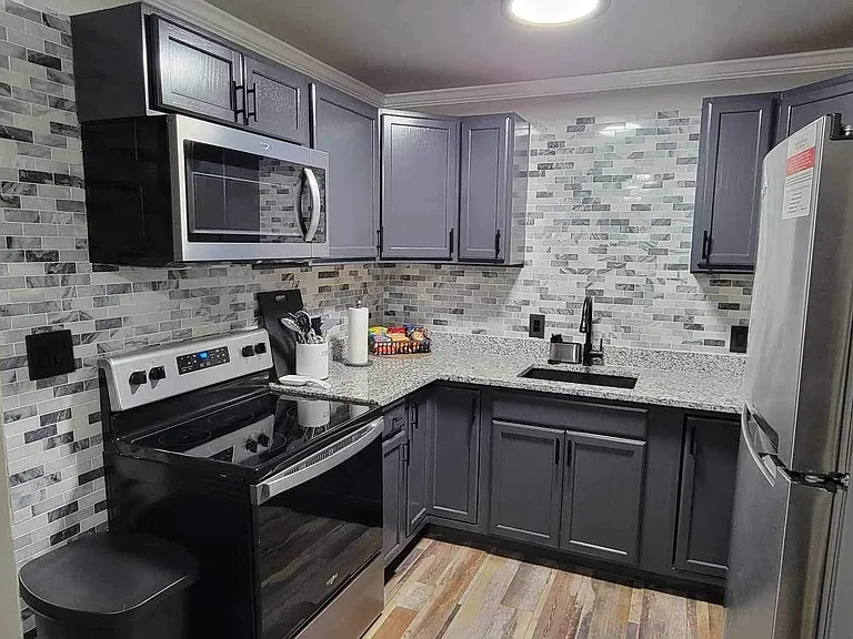 7939 NW Crossland Cir — Photo 3
