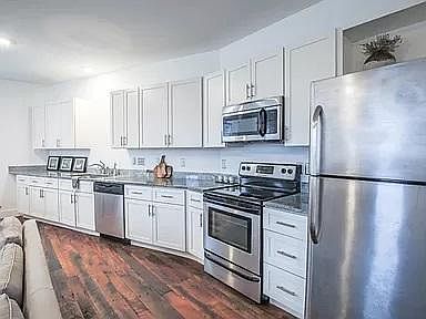 4th image of 1251 4th Ave S