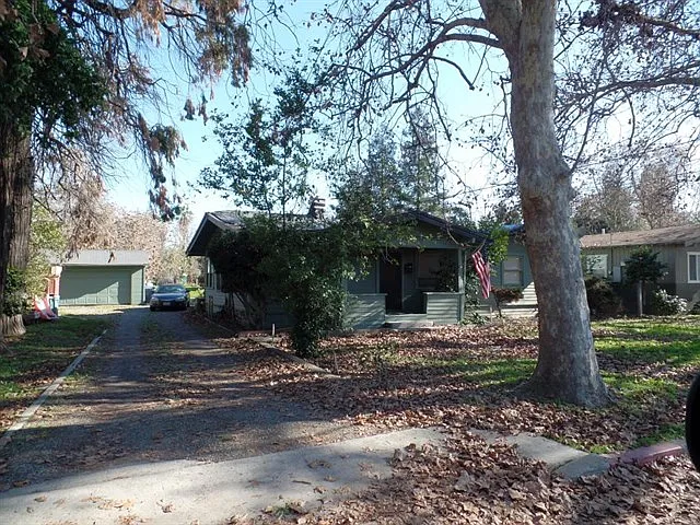 986 Pioneer Ave photo 1