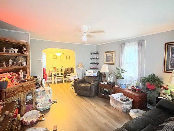 4th image of 520 College St