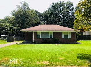 877 Pine View Dr, Forest Park, GA