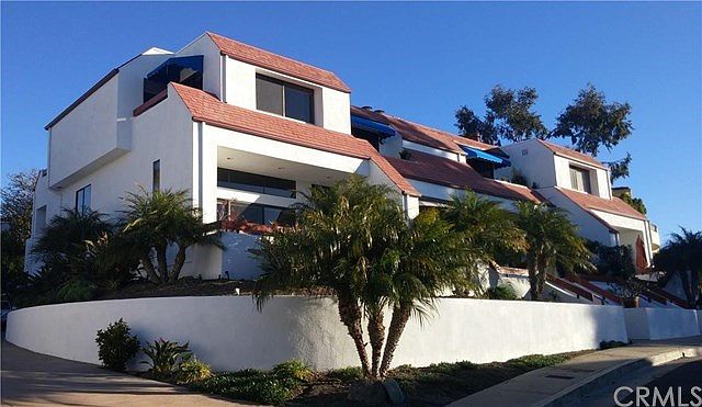 Gorgeous End Unit Townhouse with Ocean and Canyon Views!