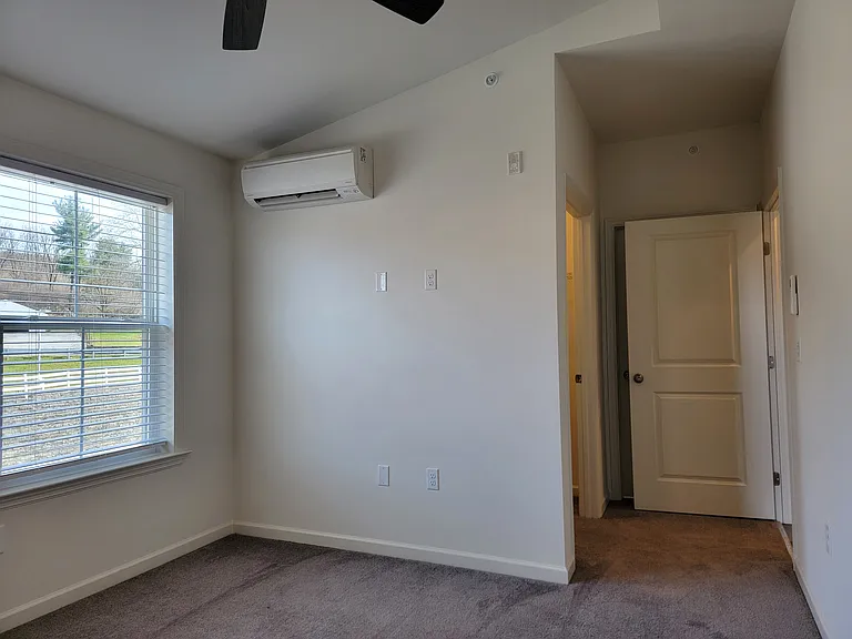 4611 Commerce St #104 — Photo 21