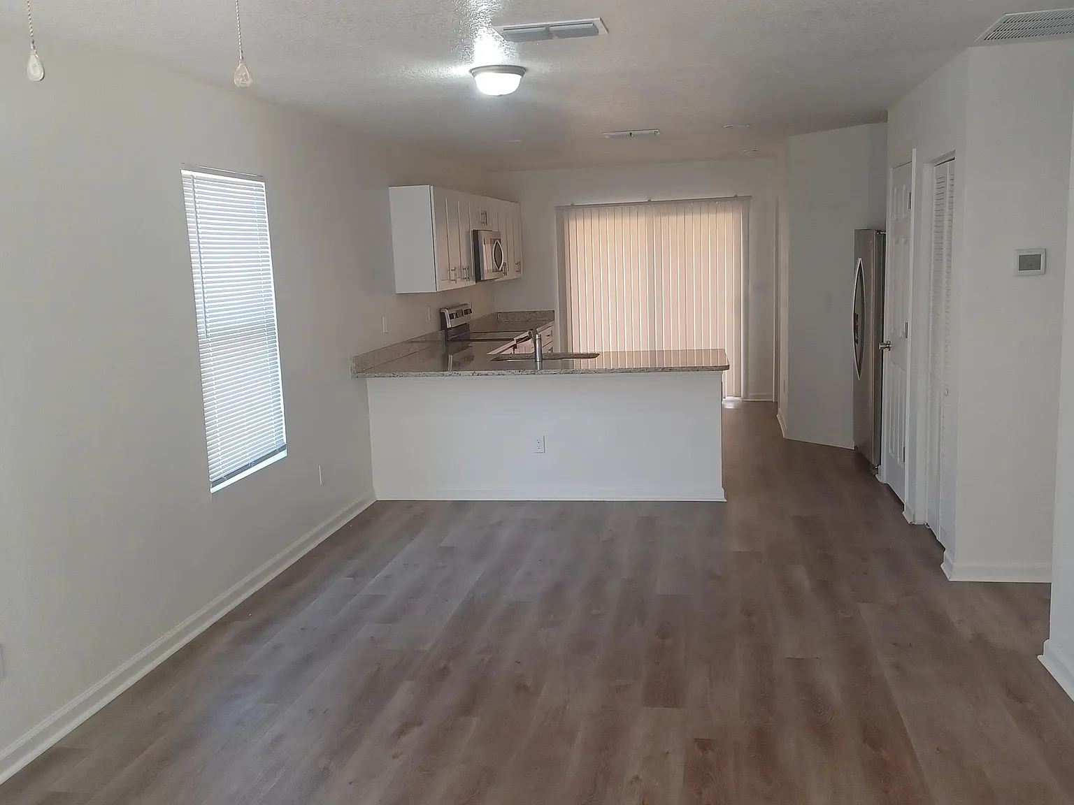 3 bed, 2.0 bath, 1197 sqft, $1,825 — Photo 2