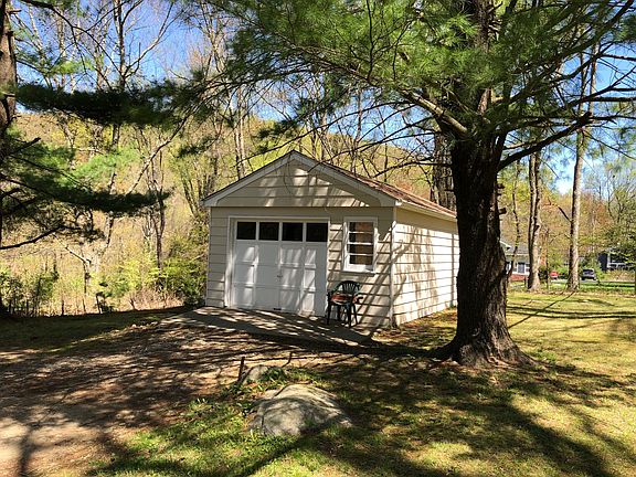 Johnstons garage.jpg