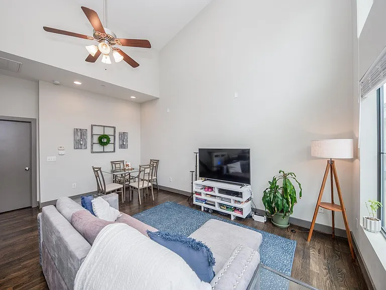 1535 Birdsall St #C — Photo 8