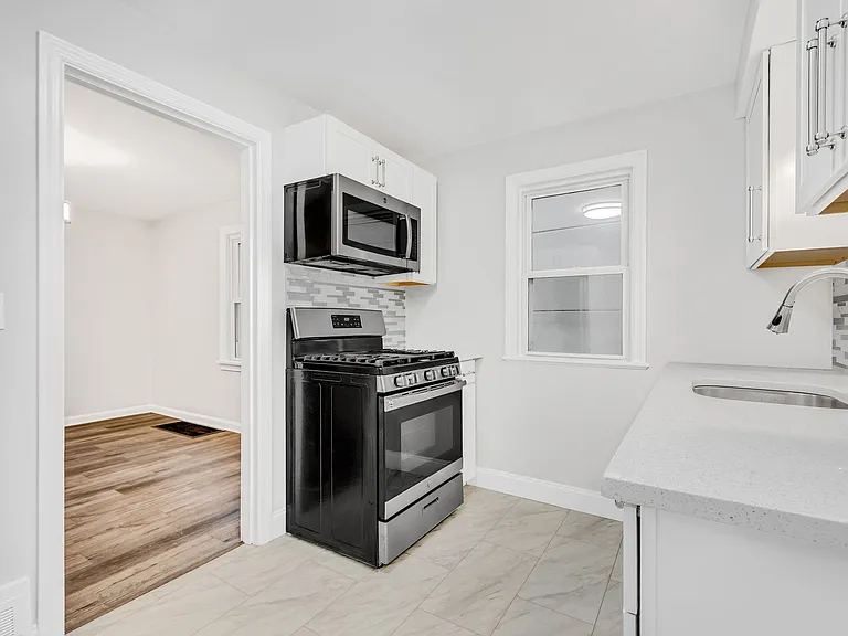1330 Oakridge St — Photo 7