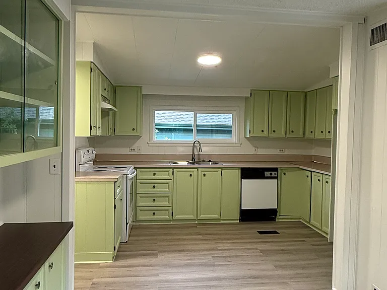 635 Washington Ave — Photo 8