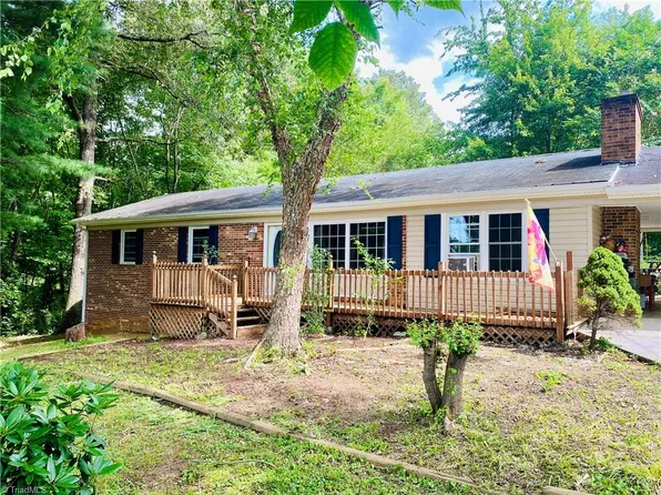 323 White Pines Country Club Rd, Mount Airy, NC 27030