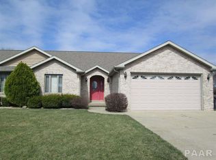 1709 Vista Grande Dr, Pekin, IL 61554
