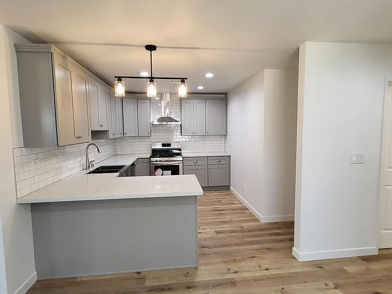 1209 W Avenue Q1 — Photo 2
