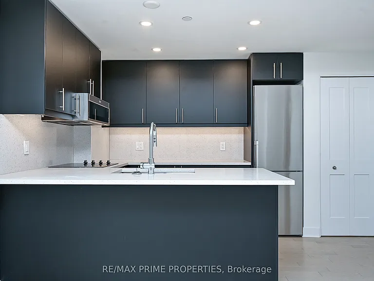180 George St #508 — Photo 12