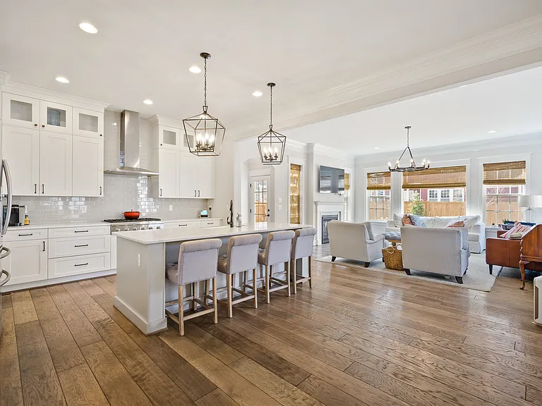 6063 Chester Way — Photo 3