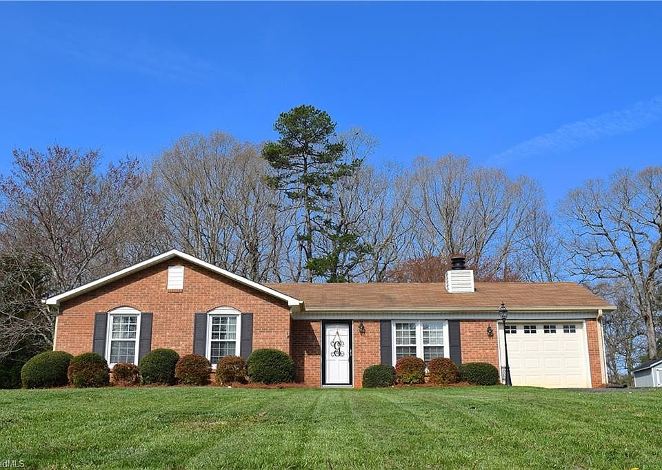 2nd image of 402 Hillcrest Dr