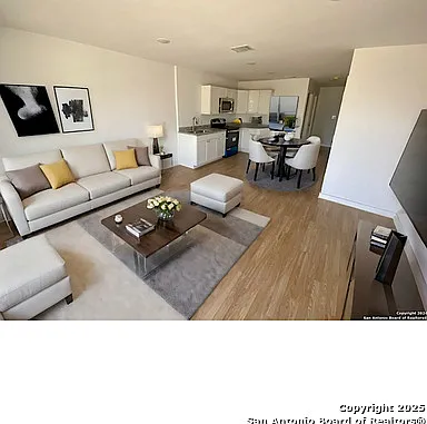 3 bed, 2.5 bath, 2298 sqft, $1,235 — Photo 2