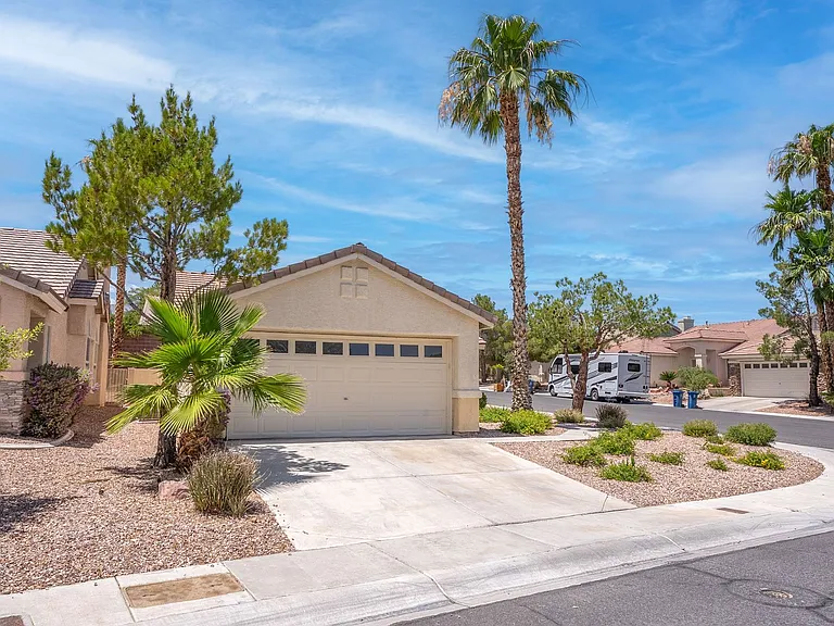 1613 Cathedral Peak Ct — Photo 37
