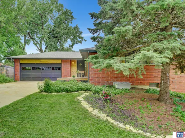 241 Wedgewood Dr, Lincoln, NE 68510