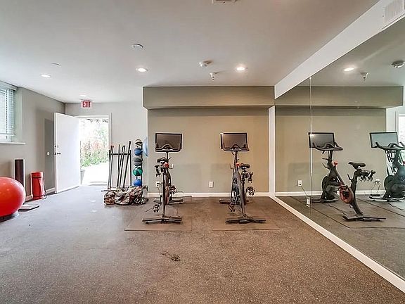 4th image of 821 N Austin Ave #205