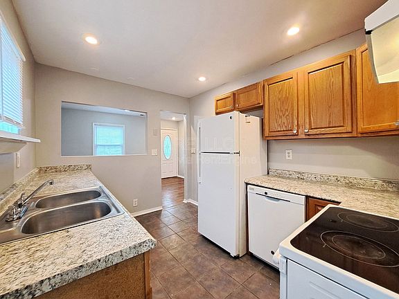 4th image of 342 Alger Ave