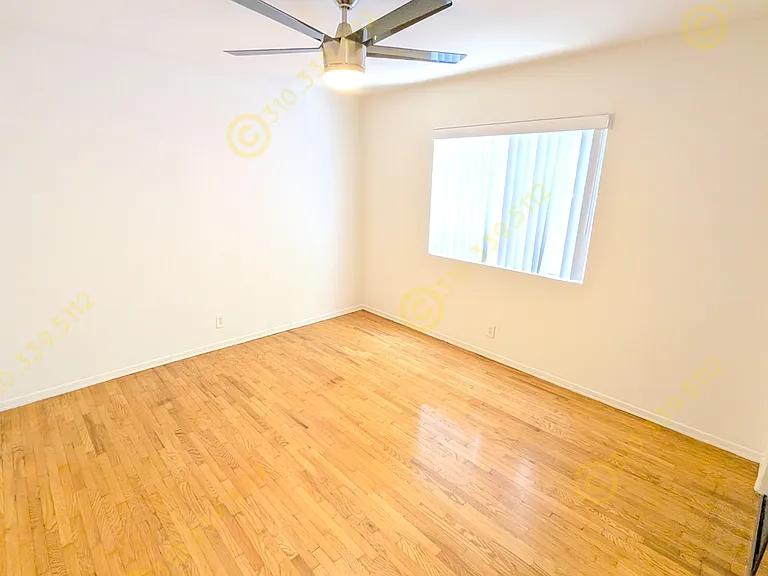 1221 Granville Ave #2 — Photo 15