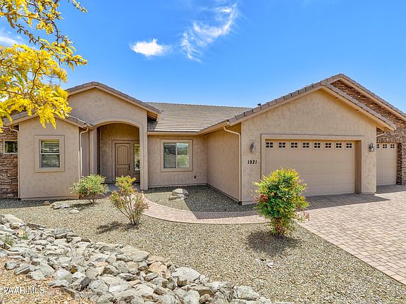 3rd image of 1921 Pinnacle Ln