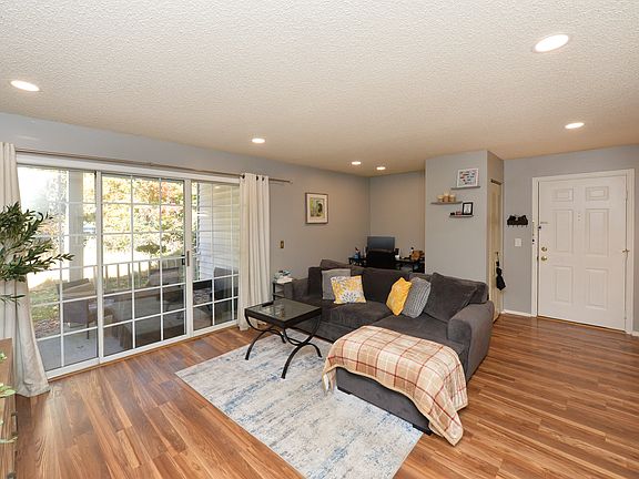 3rd image of 858 Juniper Way