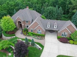 590 Sheldon Ct, Rochester, MI 48306