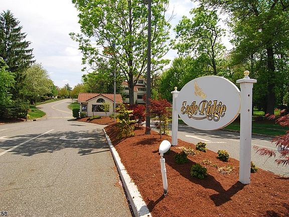 4th image of 93 Giordano Dr