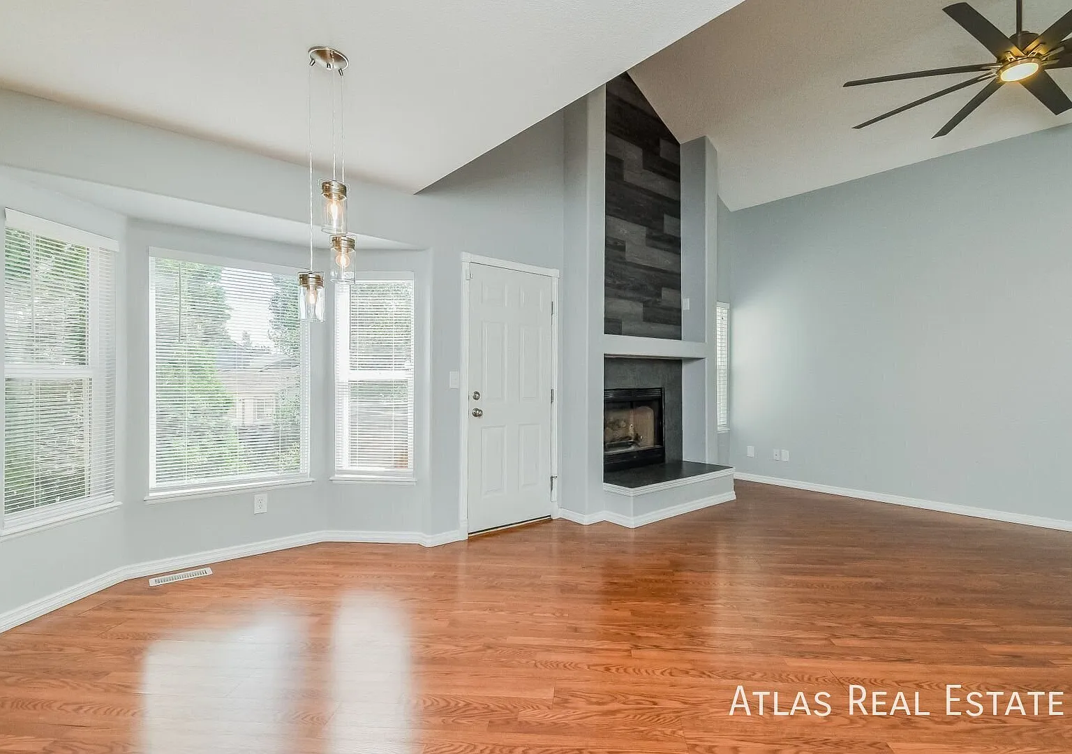 Coming Soon! || Quiet & Comfortable 3 Bed 4 Bath Home With A/C In Stetson Hills! — Photo 4